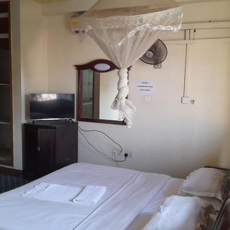 New Jbk Hotel คัมพาลา ภายนอก รูปภาพ