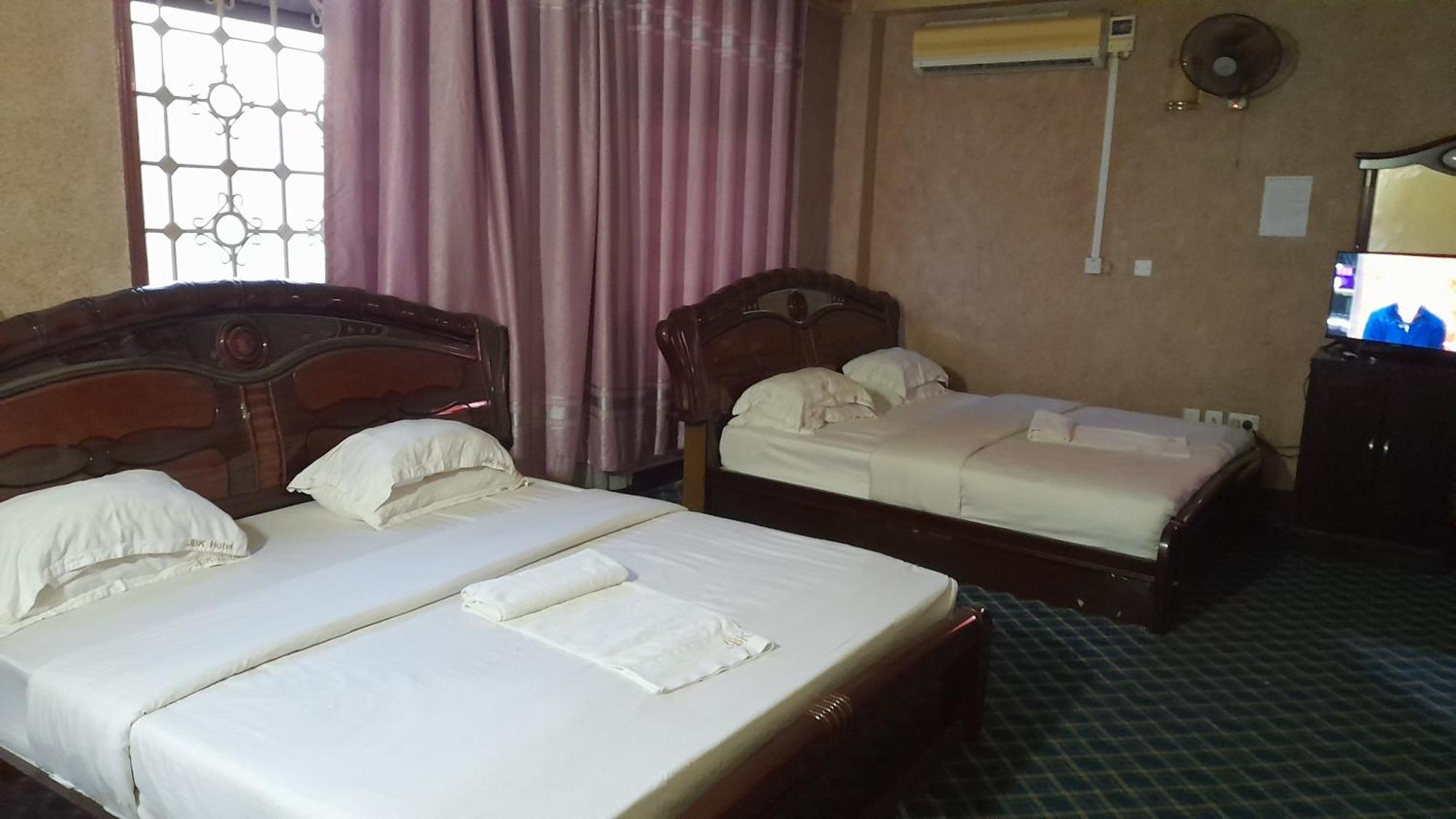 New Jbk Hotel คัมพาลา ภายนอก รูปภาพ